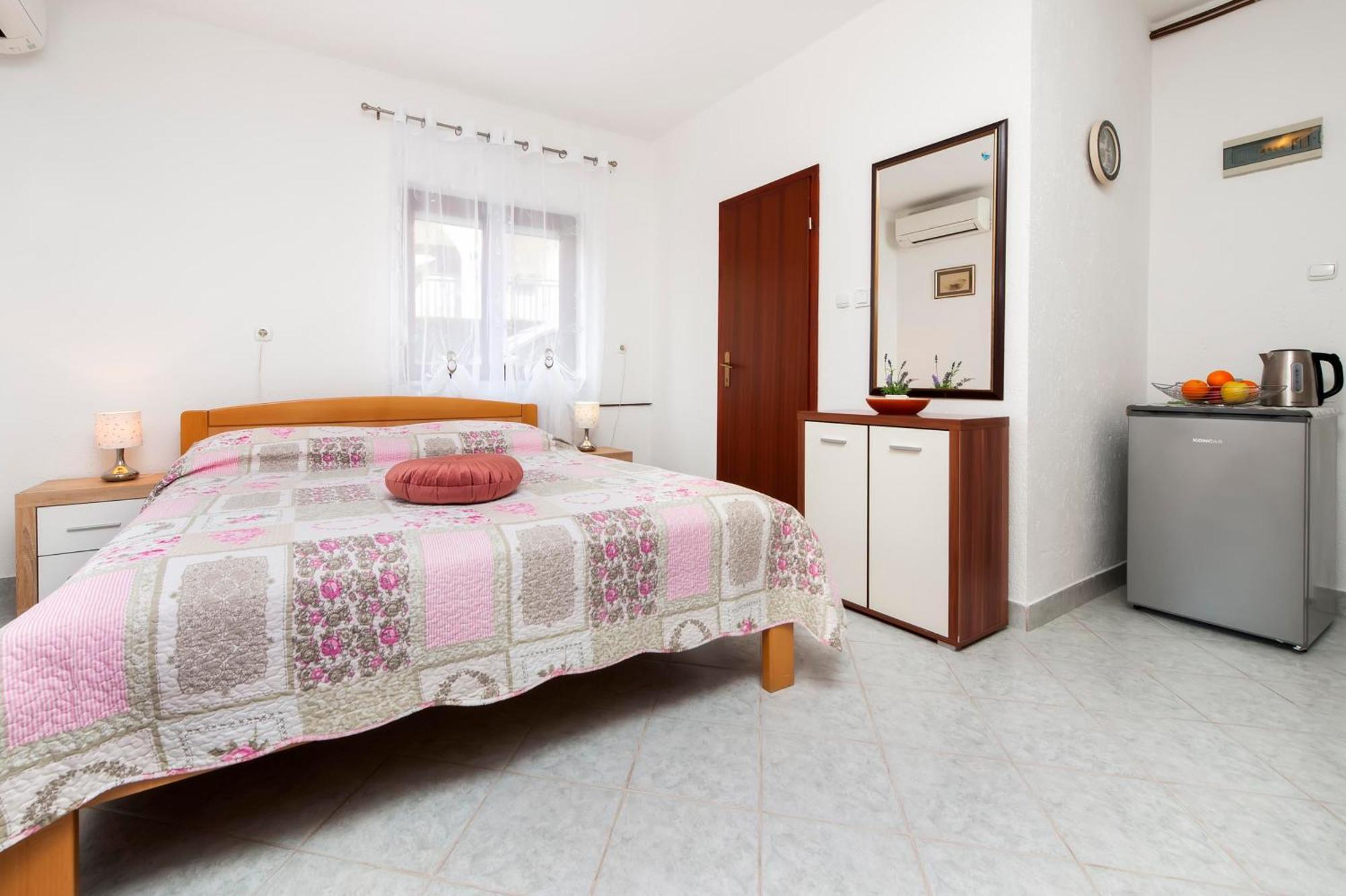 Apartments And Room Silvana Ровінь Екстер'єр фото