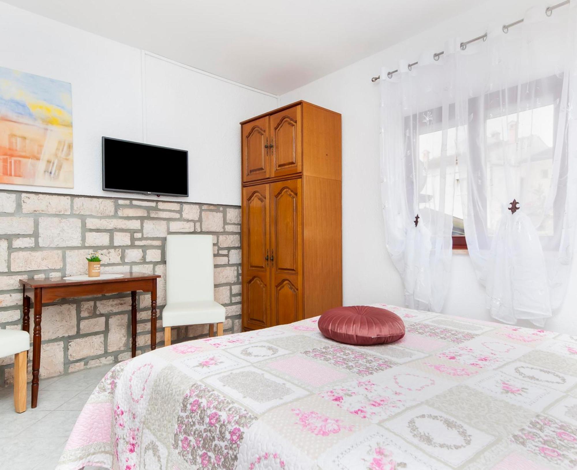 Apartments And Room Silvana Ровінь Екстер'єр фото