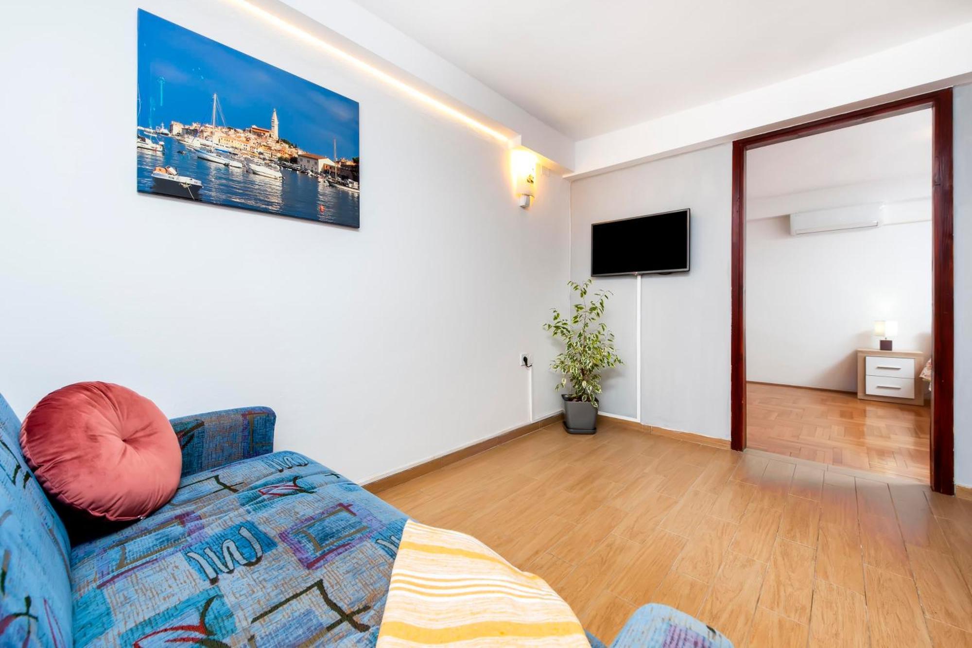 Apartments And Room Silvana Ровінь Екстер'єр фото