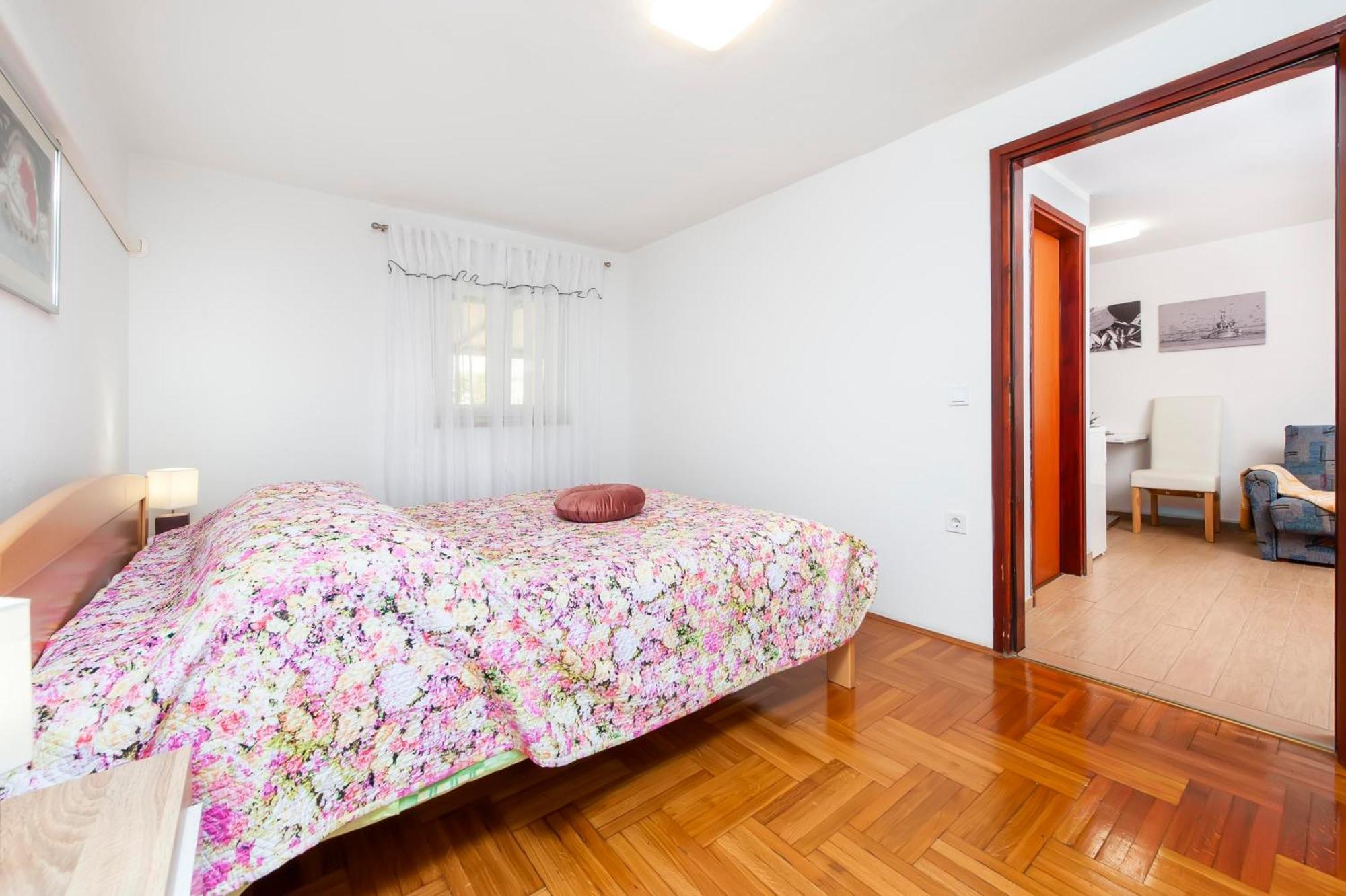 Apartments And Room Silvana Ровінь Екстер'єр фото