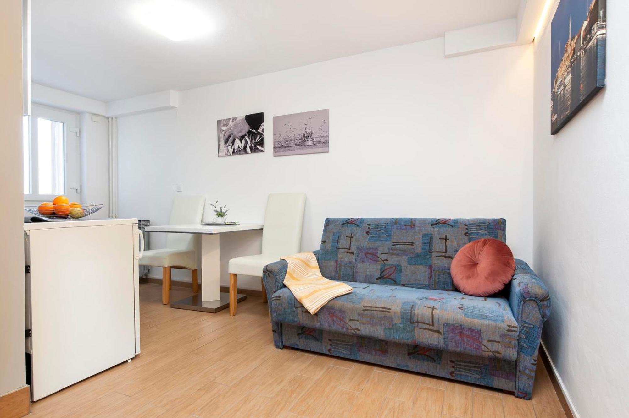 Apartments And Room Silvana Ровінь Екстер'єр фото