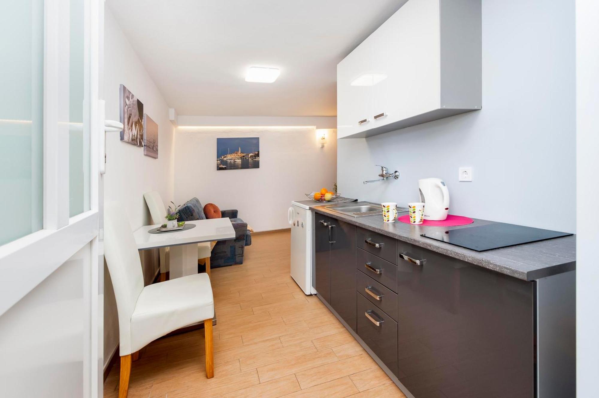 Apartments And Room Silvana Ровінь Екстер'єр фото