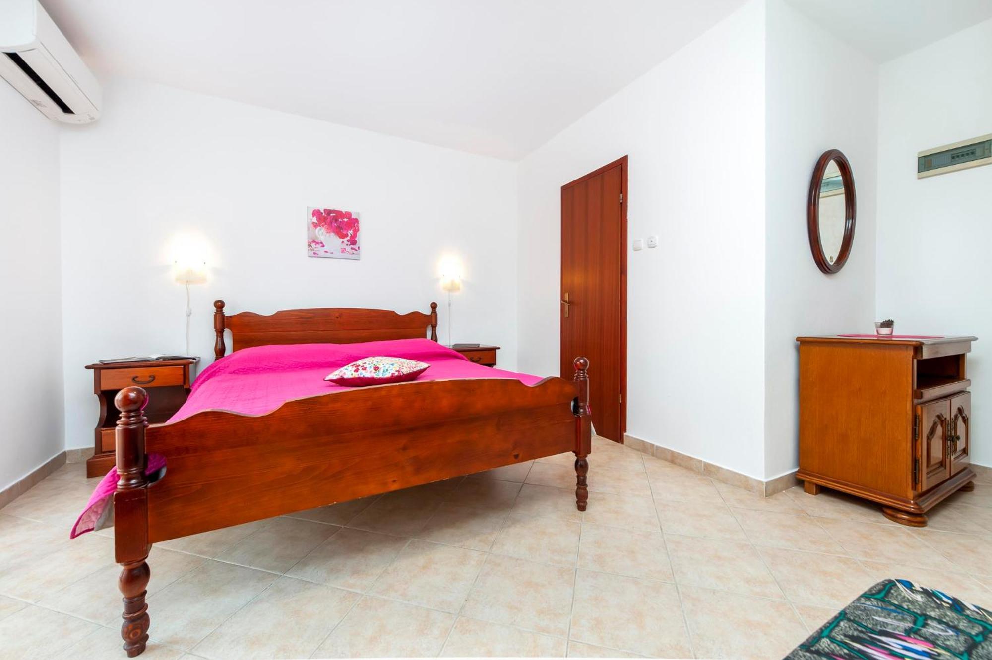 Apartments And Room Silvana Ровінь Екстер'єр фото